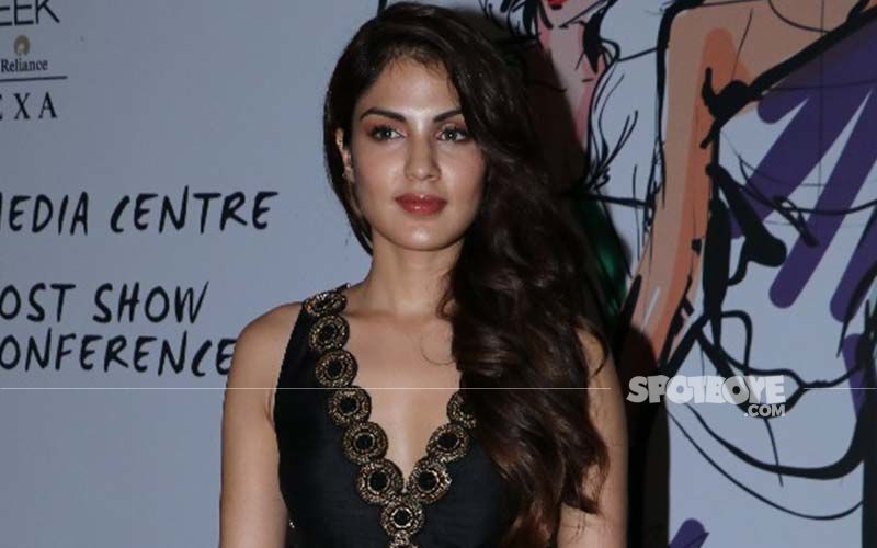 Bigg Boss 15: Rhea Chakraborty Sparks off Rumours Of Joining The Show As She Gets Papped With Confirmed Contestant Tejasswi Prakash At The Same Studio