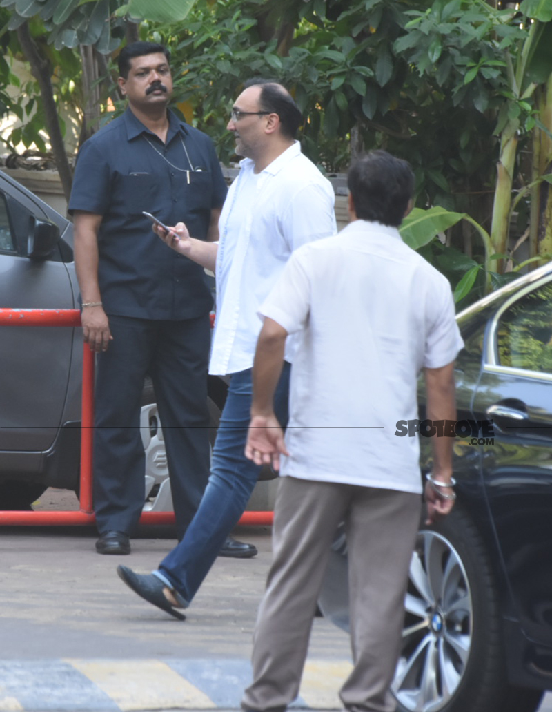 aditya chopra at ram mukerjee prayer meet