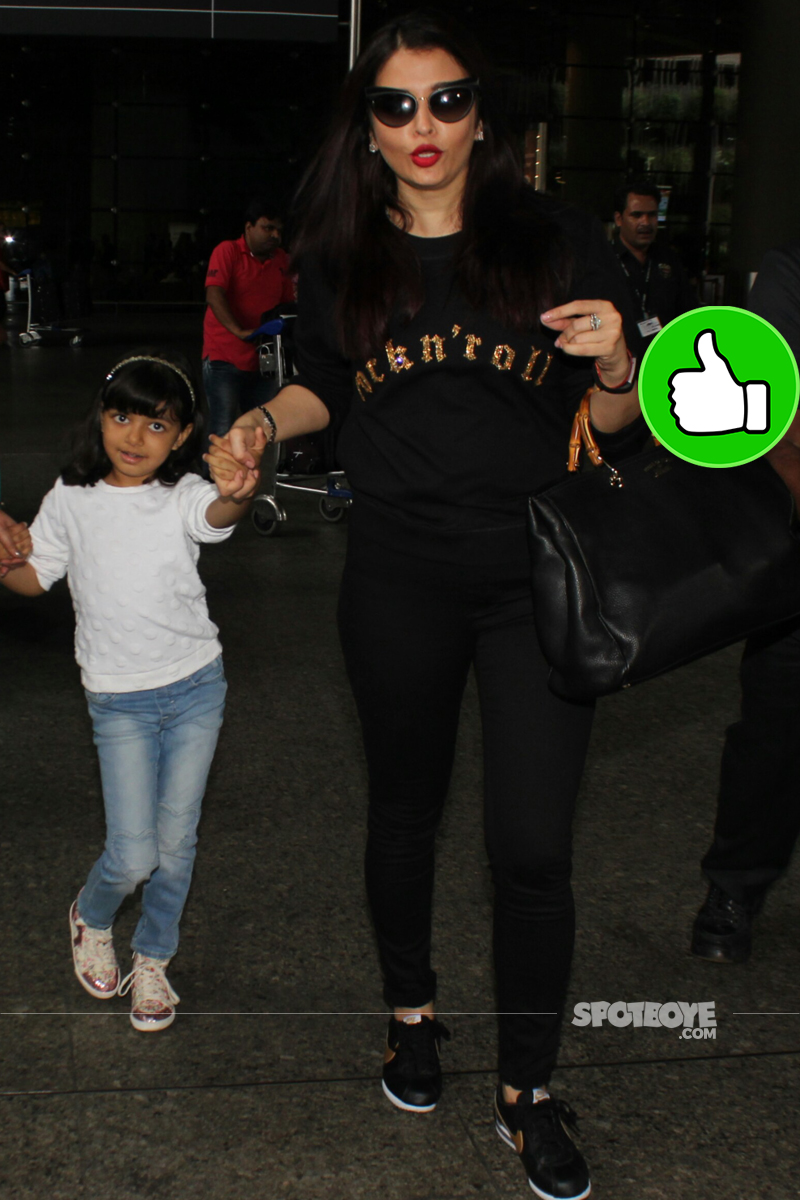 aishwarya rai bachchan with aaradhya at the airport