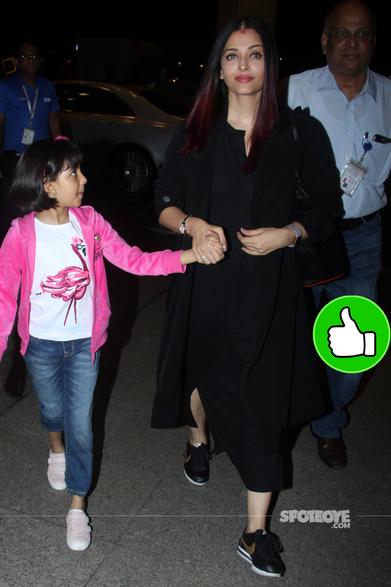aishwarya rai with daughter aaradhya at the airport