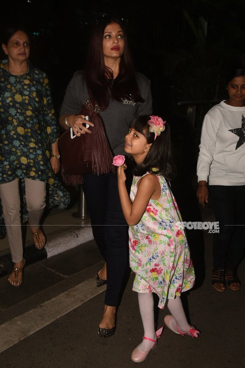 aishwarya rai with daughter aaradhya at the airport