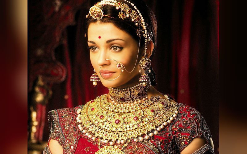 Aishwarya's Latest Jewellery Ad Lands Her In Trouble
