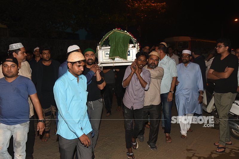 ajaz khan taking the body to the cemetery