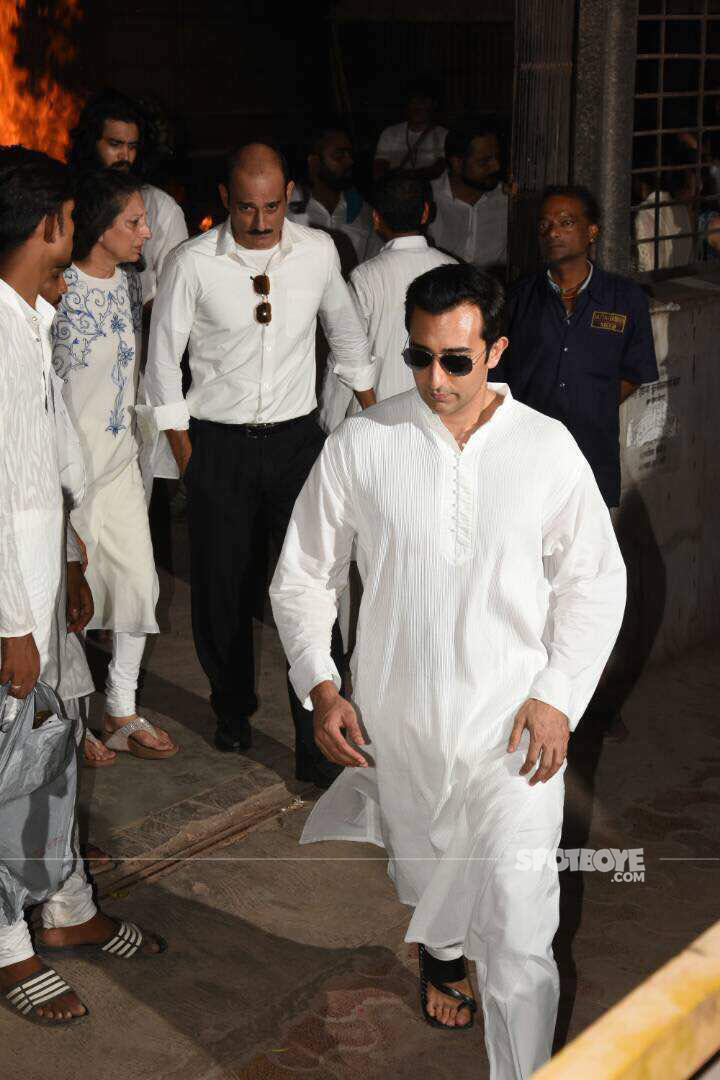 akshay khanna at the pyre