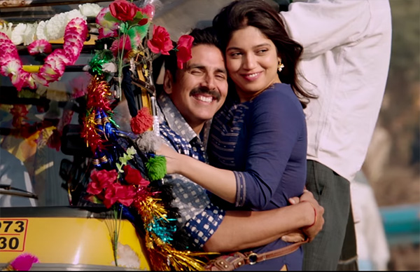 akshay kumar and bhumi pednekar in toilet ek prem katha