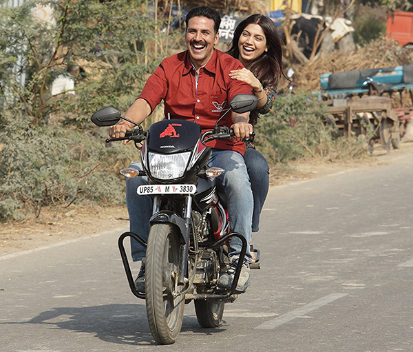 akshay kumar and bhumi pednekar in toilet ek prem katha