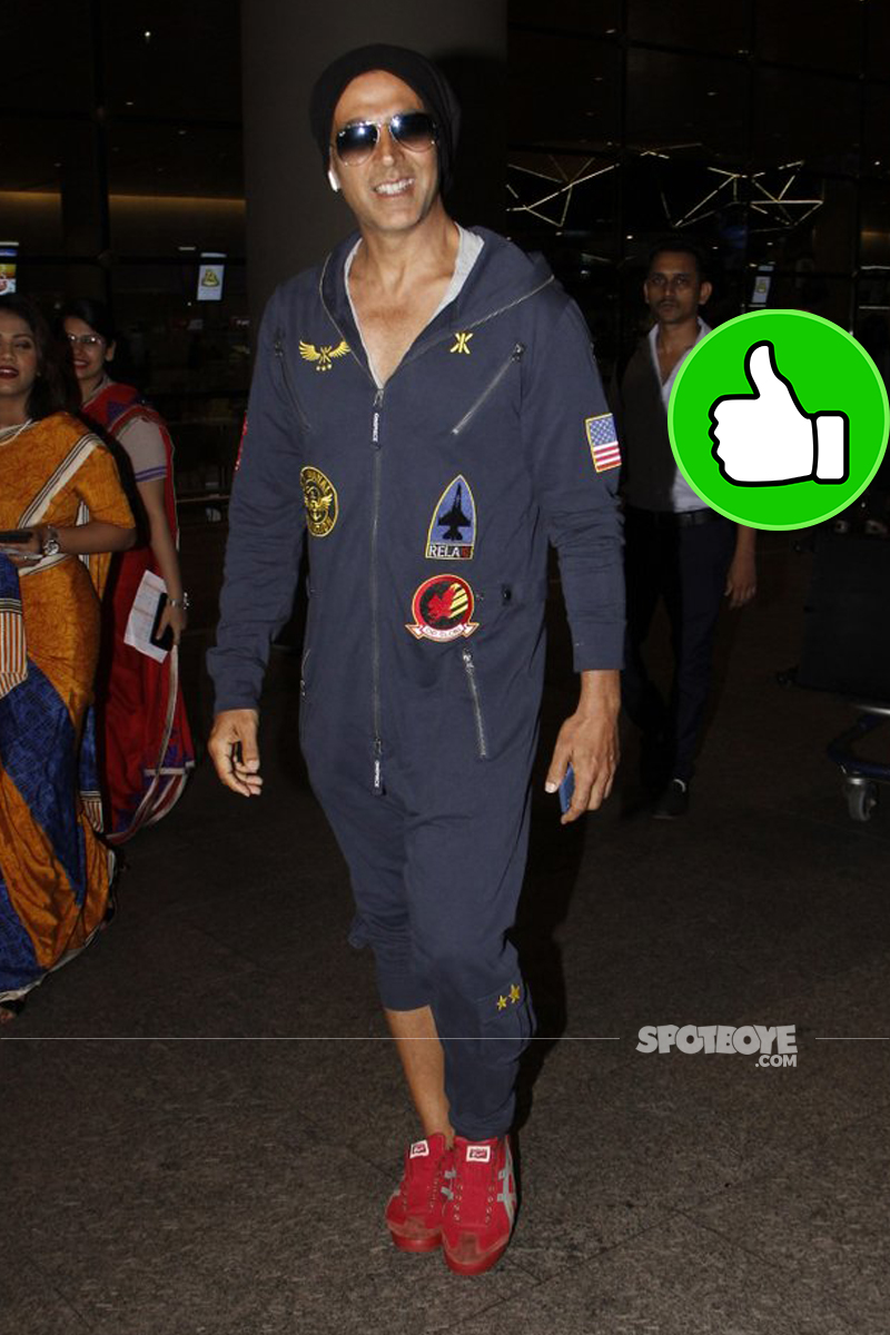 akshay kumar at the airport