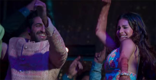 akshay oberoi and amyra dastur dancing in kaalakaandi