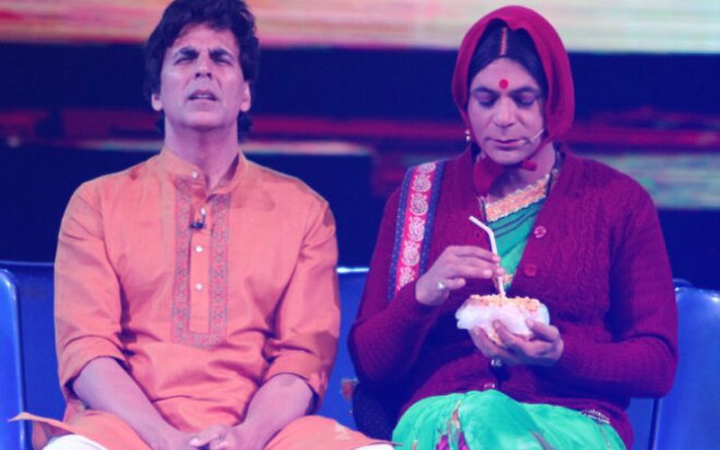 7 Pictures From Akshay Kumar & Sunil Grover’s ‘Super Night With Pad Man’ That Will Crack You Up!