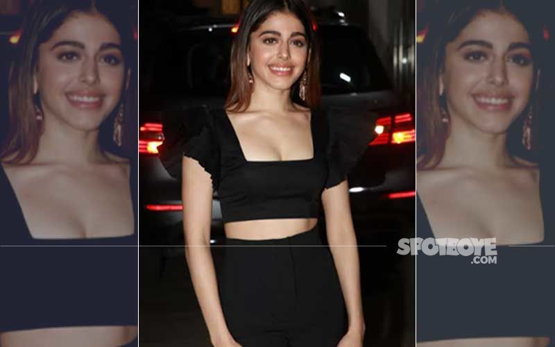 Alaya F Steps Out With Rumoured Beau Aaishvary Thackeray; Couple Twins In Black As They Get Snapped Outside Dinner Date