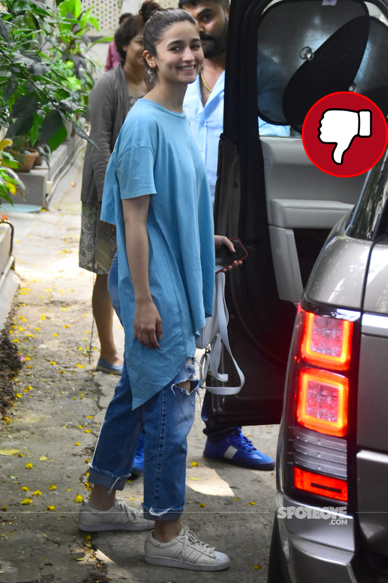 alia bhatt snapped in bandra