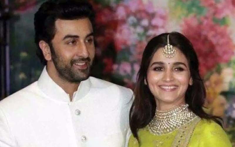 Here’s HOW Ranbir Kapoor Introduced Wifey Alia Bhatt To His Family After Varmala Ceremony; Actress Blushes- VIDEO INSIDE