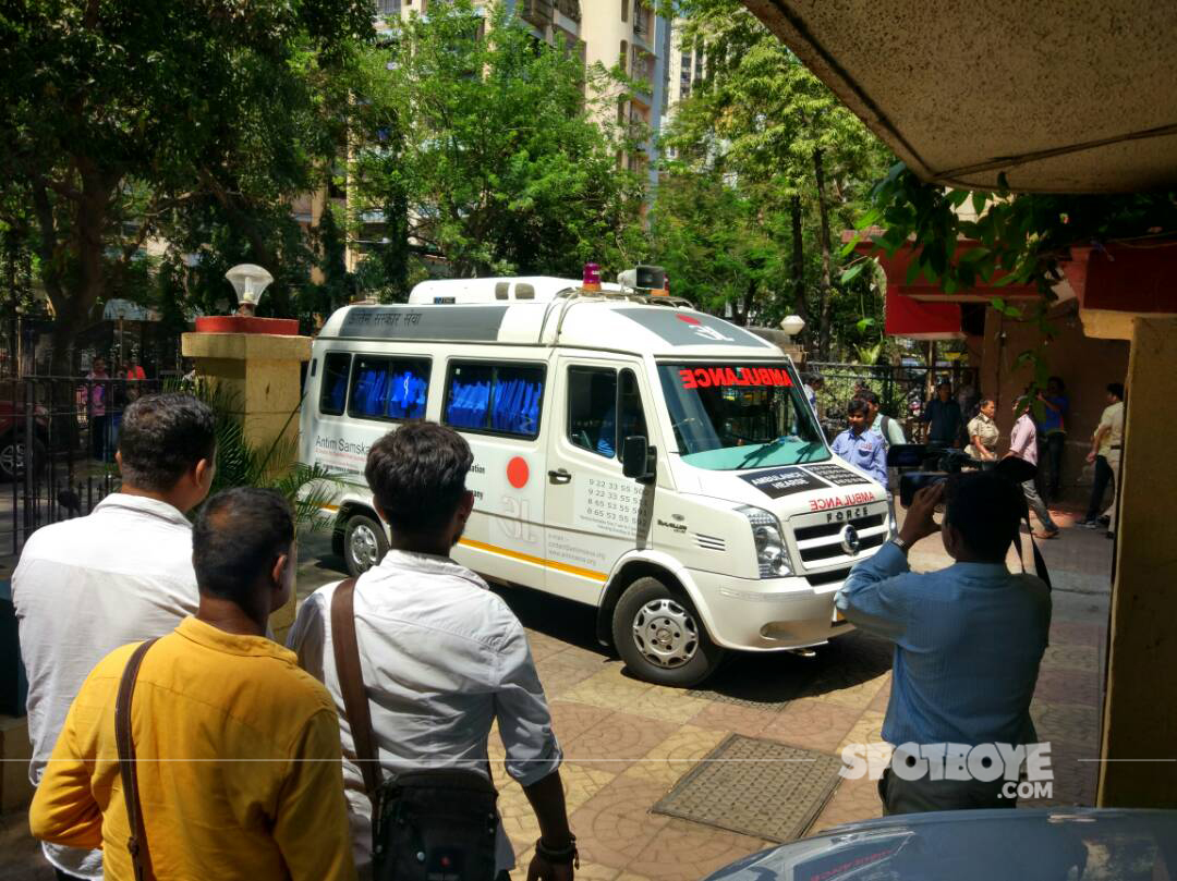 ambulance carrying reema lagoo