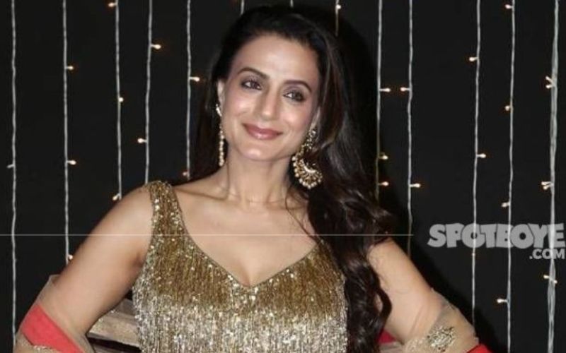 Ameesha Patel Surrenders To Ranchi Court In Rs 3 Crore Cheque Bounce Case; Actress Hides Face After Her Hearing- Watch VIDEO