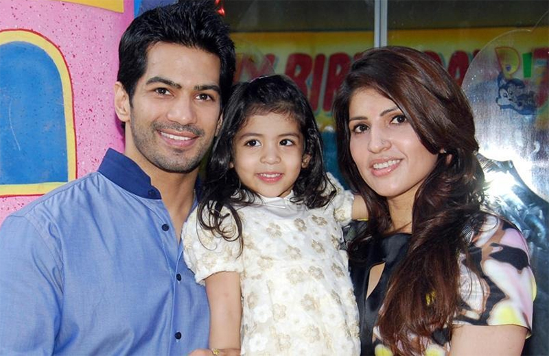 amit tandon with his daughter jiyana and wife ruby