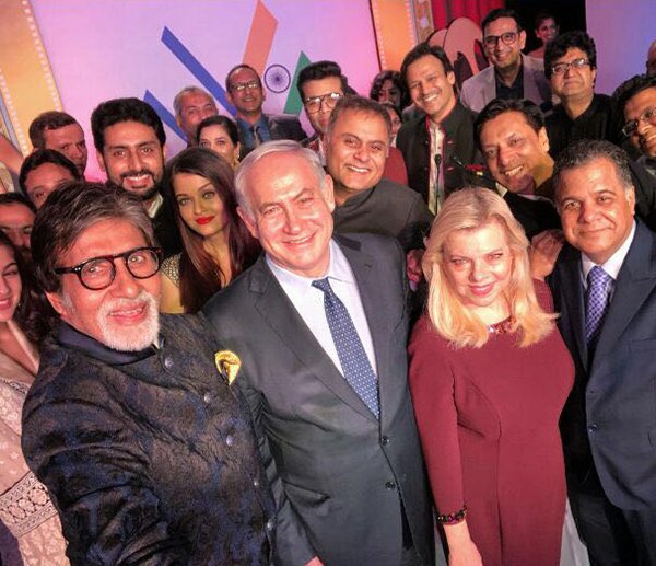 amitabh abhishek and aishwarya bachchan in a selfie along with vivek oberoi