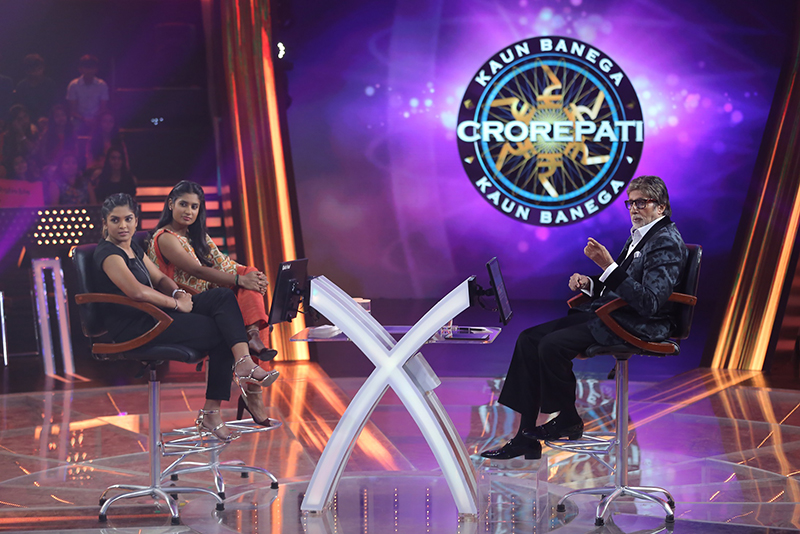 amitabh bachchan with a contestant on hot seat