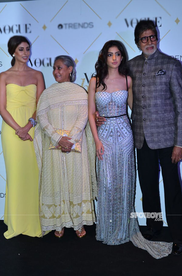 amitabh bachchan with jaya shweta and navya naveli nanda at vogue beauty awards 2017