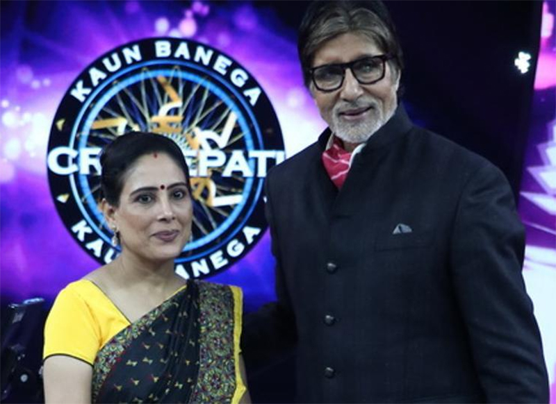 amitabh bachchan with kbc 9 winner anamika majumdar