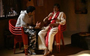 बेटे अभिषेक के साथ तस्वीर शेयर कर अमिताभ बच्चन ने लिखा इमोशनल पोस्ट