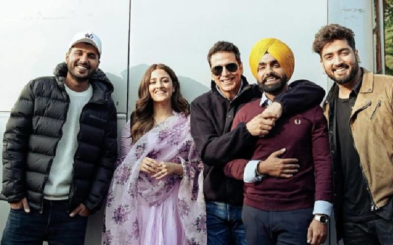 Kriti Sanon's Sister Nupur Sanon Marks Her First Working Birthday; Poses With Akshay Kumar, Ammy Virk And Others As They Work On Filhall 2