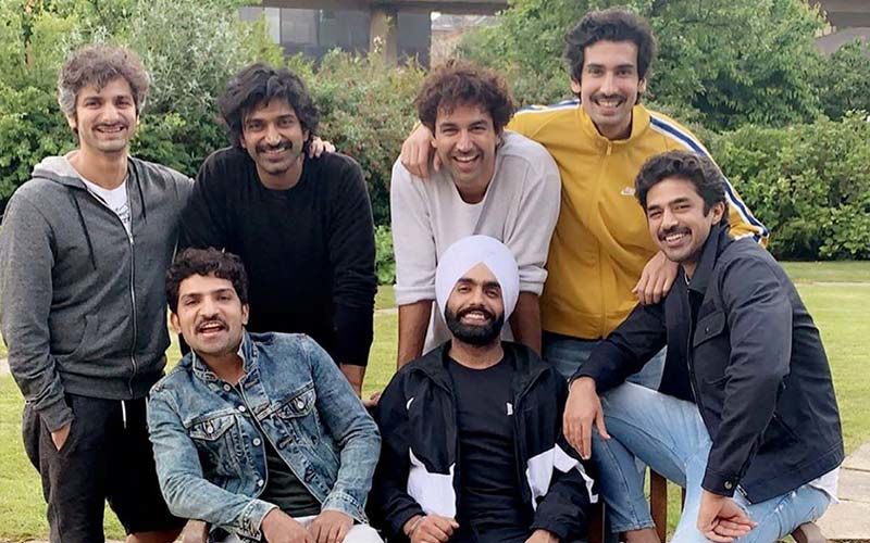 Ammy Virk Chilling Out With His '83' Co-Stars- SEE PICS