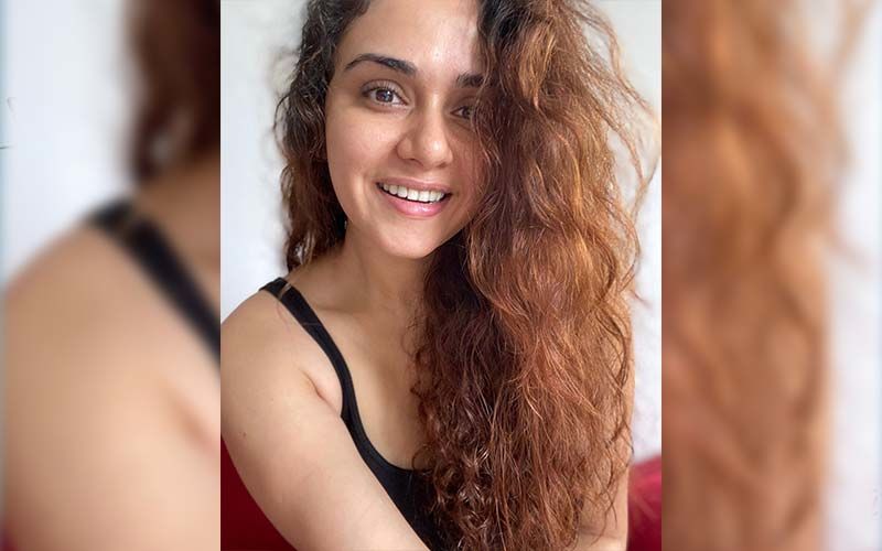 Amruta Khanvilkar Gives You An Alluring View Of Her Ethereal Saree Look