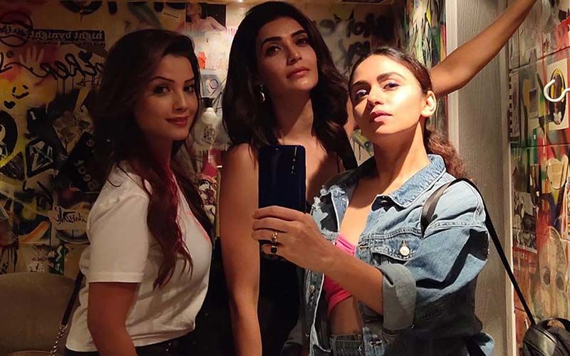 Amruta Khanvilkar Chilling Out With 'Khatron Ke Khiladi Season 10' Contestants