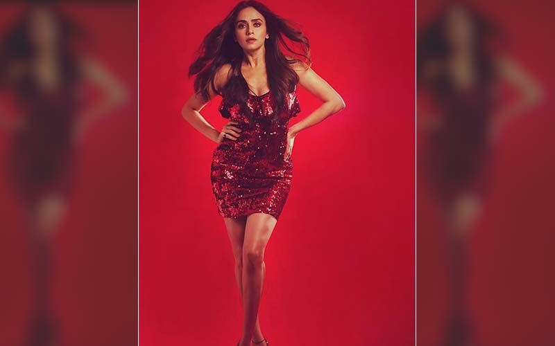Amruta Khanvilkar In A Spunky Red Mini-Dress Flashing Her Cleavage, Leaves Fans Drooling