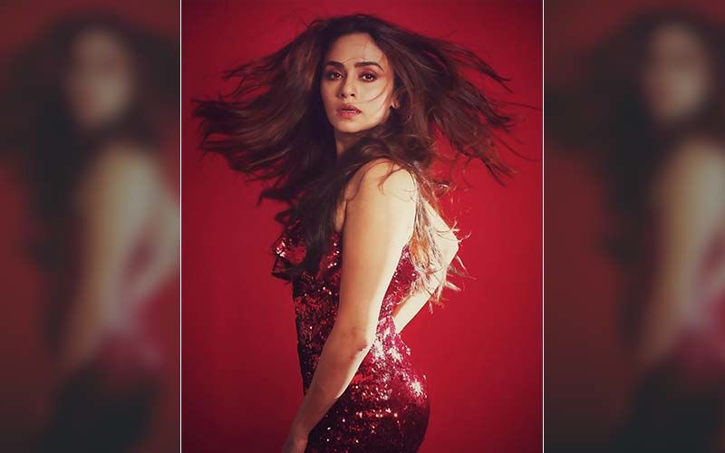 Choricha Mamla: Amruta Khanvilkar Falls Asleep On Sets And This Is What The Director Did To Wake Her Up