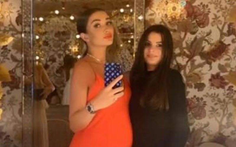 Mommy-To-Be Amy Jackson Looks Uber Hot In An Orange Dress; We're Loving This Baby Bump Spam