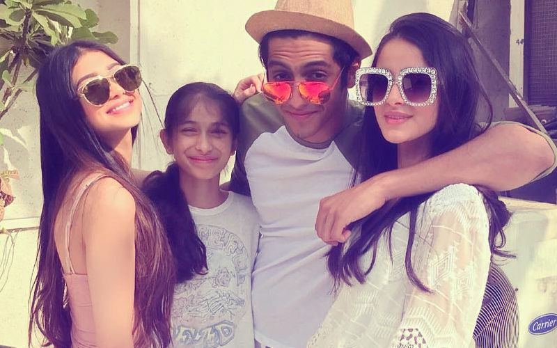 Candid Clicks Of Ananya Panday’s Brunch With Ahaan & Alanna