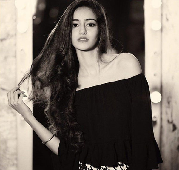 ananya pandey glamorous hot pics