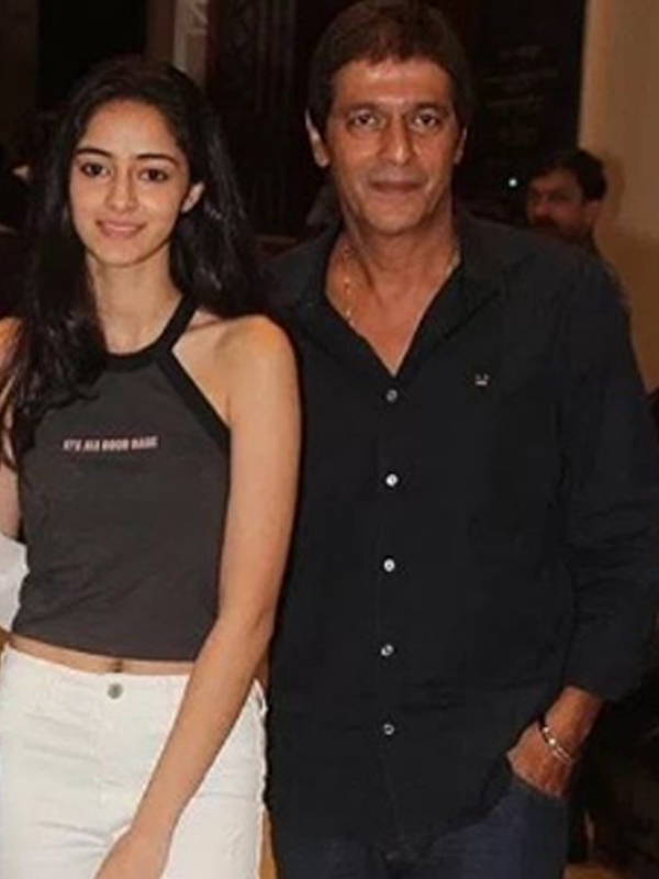 ananya pandey with father chunkey pandey