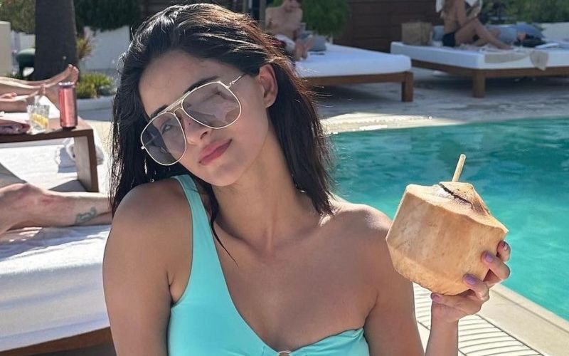 Ananya Panday Shows Off Her Curves In A Blue Bikini, Amidst Dating Rumours With Aditya Roy Kapur; Netizens Ask, ‘Is Night Manager Taking Photos’