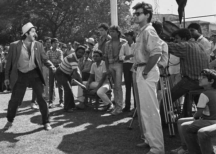 anil kapoor playing cricket while sanjay kapoor watches them mr india shooting