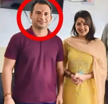 Didi Sex Mms - Anjali Arora Leaked MMS: Kacha Badam Girl Is Posing With A Man Who Appeared  With Her In Sex Scandal Video? See VIRAL PIC