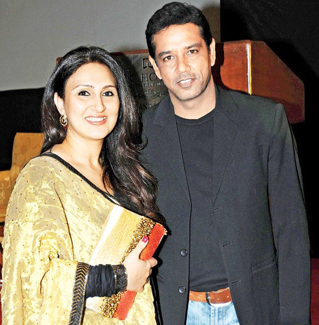annup soni with his wife juhi