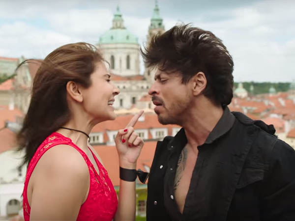 anushka sharma and shah rukh khan in a dance sequence from jab harry met sejal