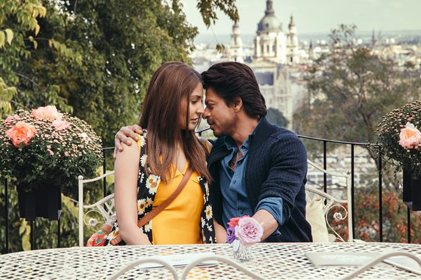 anushka sharma and shah rukh khan in jab harry met sejal