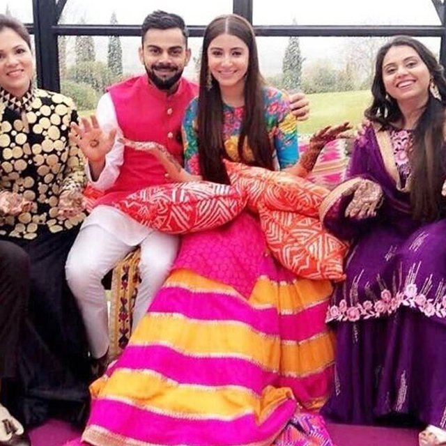 anushka sharma and virat kohli at the mehendi ceremony