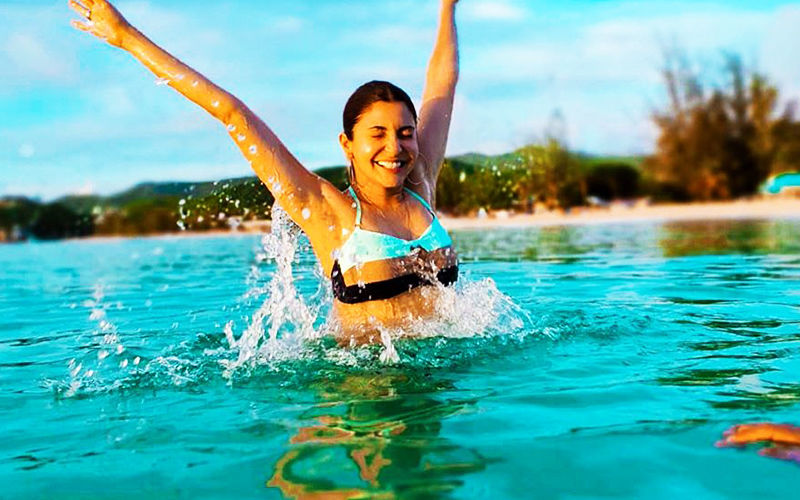 Anushka Sharma Turns Into A ‘Water Baby’ In These Smoldering Pictures From Her Vacation With Virat Kohli