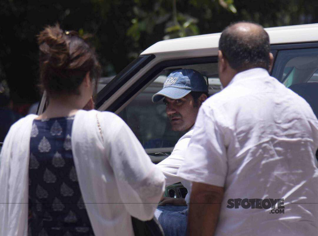 arbaaz khan sitting in car is about to leave the session court