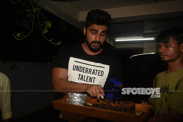 arjun kapoor snapped cutting his birthday cake