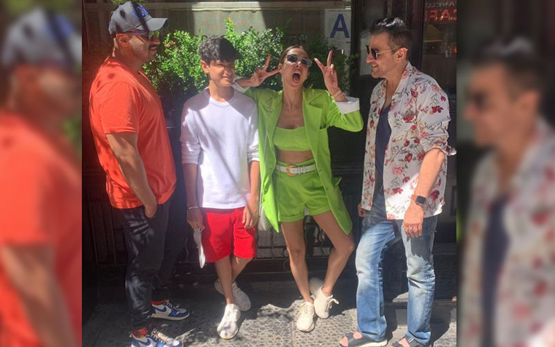 Kap-FamJam: Malaika Arora Is A Complete Goofball In This Latest Pic From New York; Actress Chills With Beau Arjun Kapoor And Family