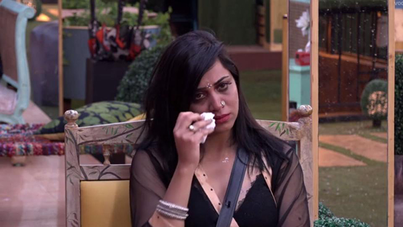 arshi khan crying in bigg boss 11