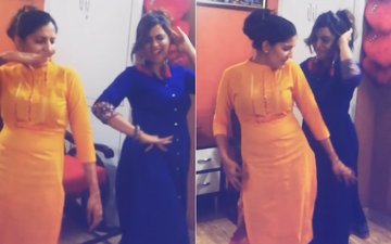 'मेरे रश्के कमर' गाने पर अर्शी खान और सपना चौधरी का ठुमका आप मिस नहीं कर सकते