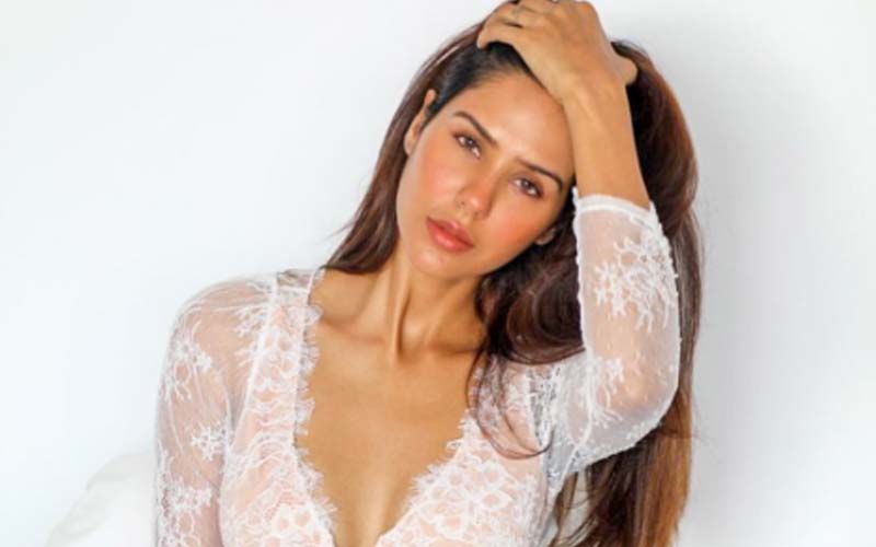 Sonam Bajwa’s Casual Style Game Hints At Her 'Plans And Resolutions For 2021' - Shares A Pic On Insta