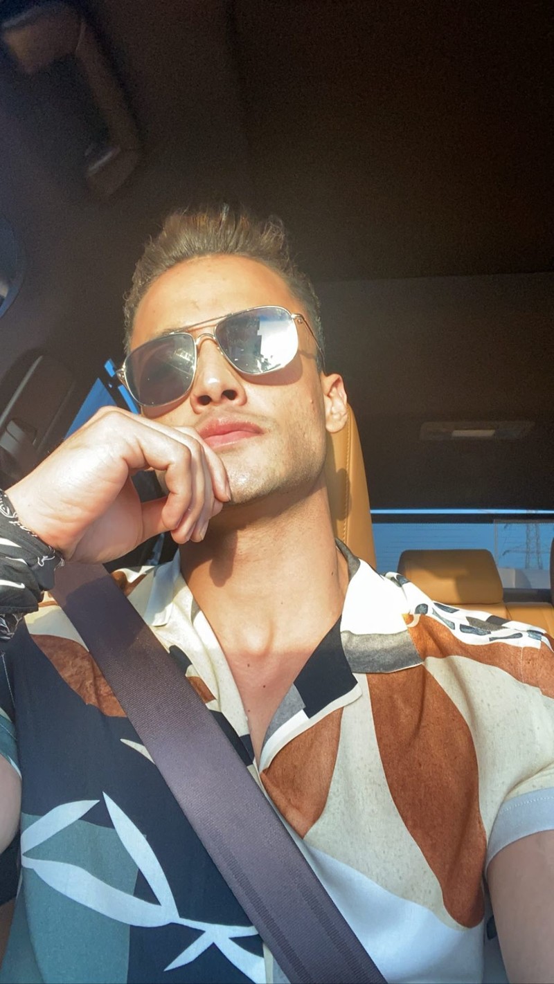 Car Selfie Mode On For Lovebirds Asim Riaz And Himanshi Khurana - Pics