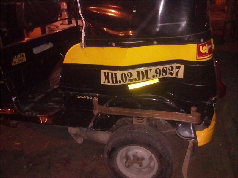 picture of auto crashed by aditya narayan
